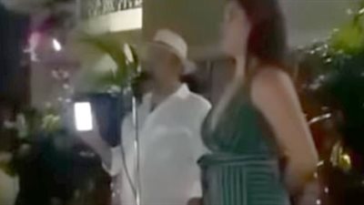 رجل يكشف خيانة حبيبته مع صديقه في حفل أقامه لهما (فيديو وصور)