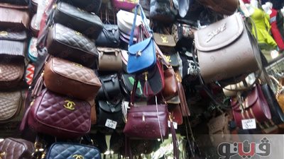 بالصور.. ارتفاع أسعار الأحذية والحقائب بشبرا مصر