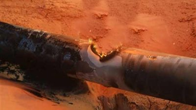 كسر بماسورة غاز طبيعي يتسبب في إغراق طريق البلاجات بالإسماعيلية