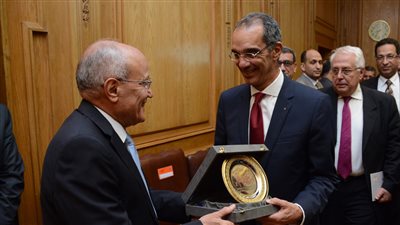 العصار وعمرو طلعت يبحثان التعاون في تطوير الاتصالات