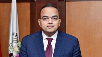 محمد خضير يستعرض مسودة قانون الاستثمار مع مسئولي التخطيط