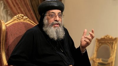 «تواضروس» يقدم العزاء في وفاة كاهن قليوب