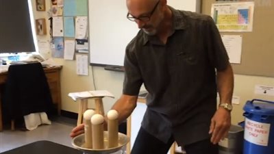 أطرف اللقطات التي رصدت سقطات غير متوقعة لبعض الأشخاص (فيديو)