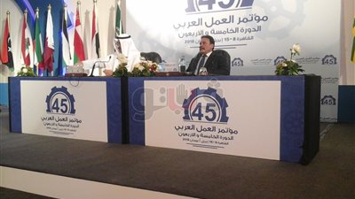 «المطيري»: يوم عمالي تضامني لعمال فلسطين (صور)