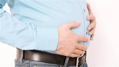 استشاري أمراض باطنة يكشف 5 خطوات لعلاج الانتفاخ والغازات