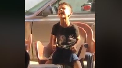 رد فعل طفل لحظة تصدي الحضري لضربة جزاء السعودية (فيديو)