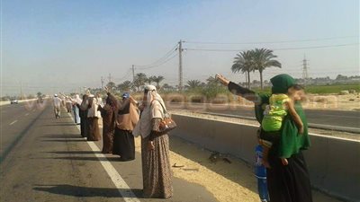 بالصور.. سلسلتان بشريتان لأنصار الإرهابية بالبحيرة