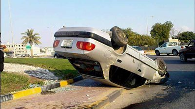 إصابة شخصين إثر انقلاب سيارة بمرسى علم