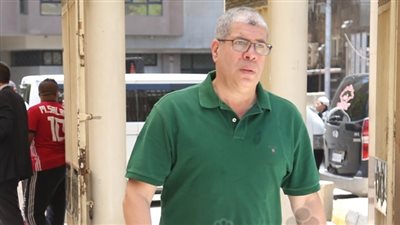 وصول شوبير وجمال حمزة وطارق مصطفى إلى جنازة عبد الرحيم محمد