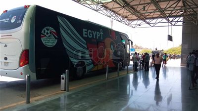 غياب الجماهير عن استقبال بعثة المنتخب الوطني بمطار القاهرة