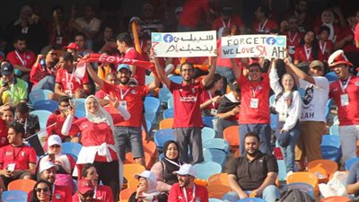 الجماهير تتوافد على إستاد القاهرة قبل لقاء مصر وجنوب أفريفيا (صور)
