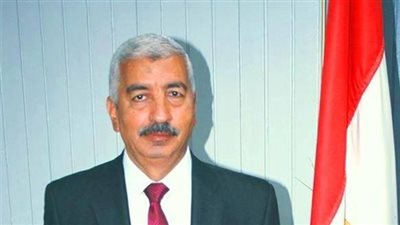 رئيس حى دار السلام يتابع صيانة خط مياه بشارع 96