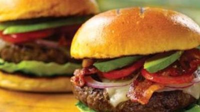 الهامبورجر يطيح بالشطائر التقليدية كأفضل وجبة لدى الفرنسيين