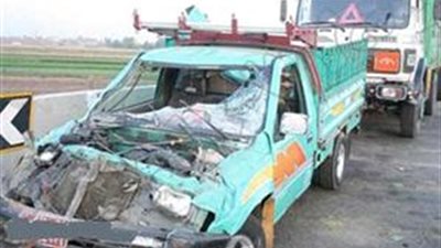 مصرع 3 أشخاص وإصابة 2 آخرين في تصادم 3 سيارات نقل بطريق الواحات