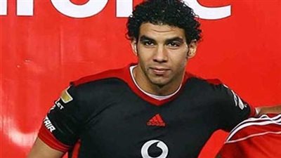 لاعبو الأهلي يحتفلون بعيد ميلاد «إكرامي» في مالي