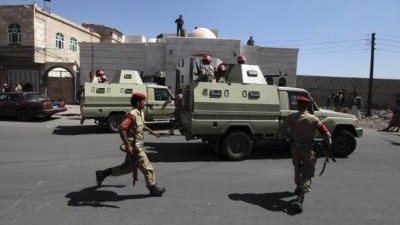 مقتل جنديين برصاص مسلحين وسط اليمن