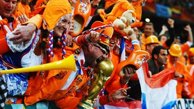 توافد الهولنديين على البرازيل لمؤازرة منتخب الطواحين في المونديال