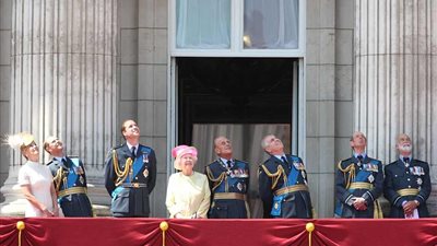 بالصور.. العائلة الملكية تحتفل بذكرى معركة بريطانيا ضد «هتلر»