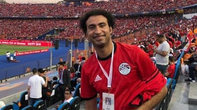 علي ربيع في الإستاد لدعم منتخب مصر: «شجع بلدك»