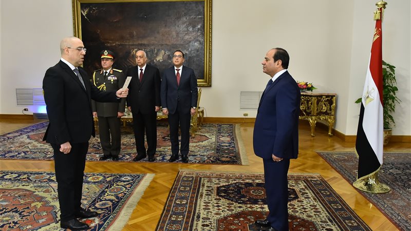 حلف اليمين الدكتور