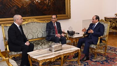 أول صورة تجمع وزير الإسكان الجديد مع السيسي ومدبولي بالاتحادية