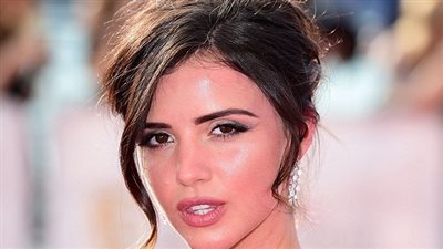 بالصور.. لوسي ميكلينبرج في إطلالة كلاسيكية بحفل «BAFTA»