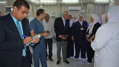 جولة مفاجئة لمحافظ الجيزة بمستشفيى إمبابة والتحرير العام