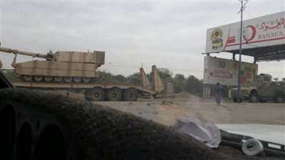 قوات عسكرية ضخمة تدخل العاصمة اليمنية عدن