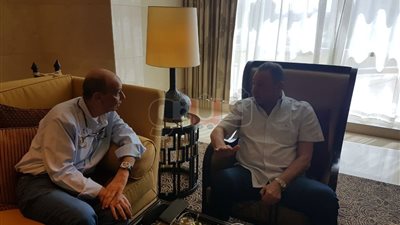 حسن فريد يزور الخطيب في الإمارات للاطمئنان على صحته (صور)