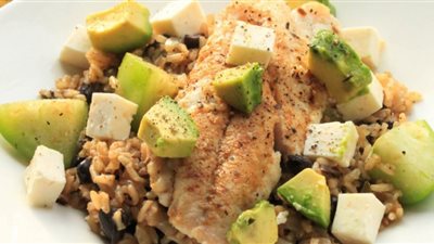 سلطة الأرز بالأفوكادو.. الاختيار المثالي خلال الريجيم