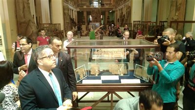 بالصور.. وزير الآثار يفتتح معرض برديات خوفو بالمتحف المصري لأول مرة