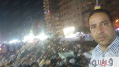 بالصور.. أهالي شبرا الخيمة يلتقطون «سيلفي» مع القمامة