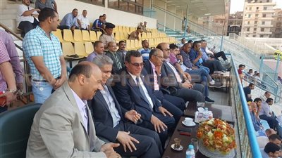 بالصور.. محافظ الفيوم يحضر مباراة المقاصة وطنطا