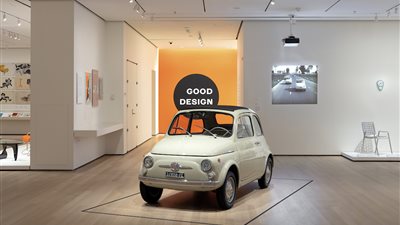 سيارة فيات 500 بمتحف الفن الحديث الشهير في نيويورك (صور)