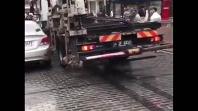 بالفيديو.. رد فعل خليجي شاهد طريقة معاقبة السيارات بدولة أجنبية