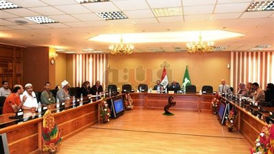 رفع مخلفات البناء وناتج تطهير الترع والمصارف بالشرقية