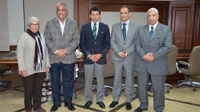 وزير الرياضة يناقش استضافة تصفيات الملاكمة المؤهلة لأولمبياد طوكيو