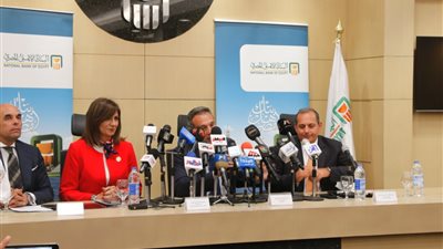 وزيرة الهجرة تشيد بمرونة البنوك الوطنية لخدمة المصريين بالخارج