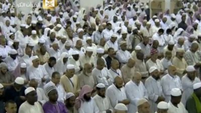 بث مباشر.. صلاة العشاء والتراويح من الحرم المكي