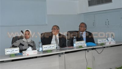 بالصور.. ضربة الشمس وكيفية مواجهتها في ندوة علمية بجامعة أسيوط