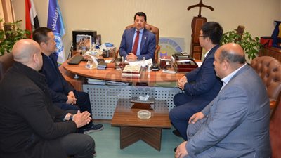 وزير الرياضة يلتقي مستثمرا صينيا لإنشاء مصنع للدراجات بمصر