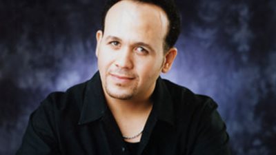 اليوم.. أولى جلسات استئناف هشام عباس على حبسه عامين