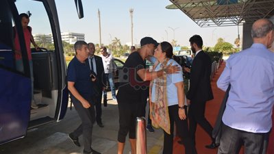 منتخب المغرب يغادر مطار القاهرة بعد وداع اللقب الأفريقي (صور)