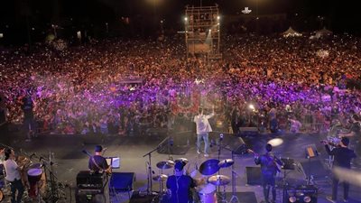 حاتم عمور يشعل ثالث سهرات مهرجان تيميتار (صور)