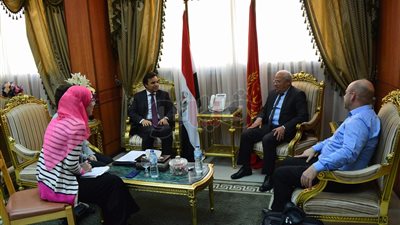 محافظ بورسعيد يبحث مع الملحق الثقافي الفرنسي بالقاهرة سبل التعاون