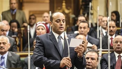 نائب يطالب بإقالة اتحاد الكرة والتحقيق في مخالفات بعثة المنتخب