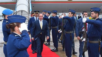 السيسي في البرتغال.. مراسم استقبال رسمية.. عقد جلسة مباحثات.. بحث الارتقاء بالتعاون الثنائي في كافة المجالات.. انعقاد اللجنة المشتركة قريبا.. والرئيسان يتبادلان الأوسمة
