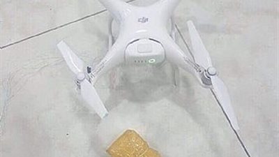 بالصور.. إسقاط طائرة تحمل مخدرات لنزلاء سجن الكويت المركزي