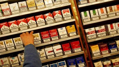 ضبط 3 تجار يبيعون السجائر بأعلى من سعرها الرسمي في الشيخ زايد