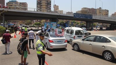 تفاصيل تطوير سياسات المرور لضمان سلامة المواطنين.. متولي: هدفنا التوعية وليس جمع الأموال.. حجاج: الالتزام بالقانون والثقافة المرورية الحل.. معدات حديثة تدخل الخدمة.. ومكاتب للشكاوى والاقتراحات